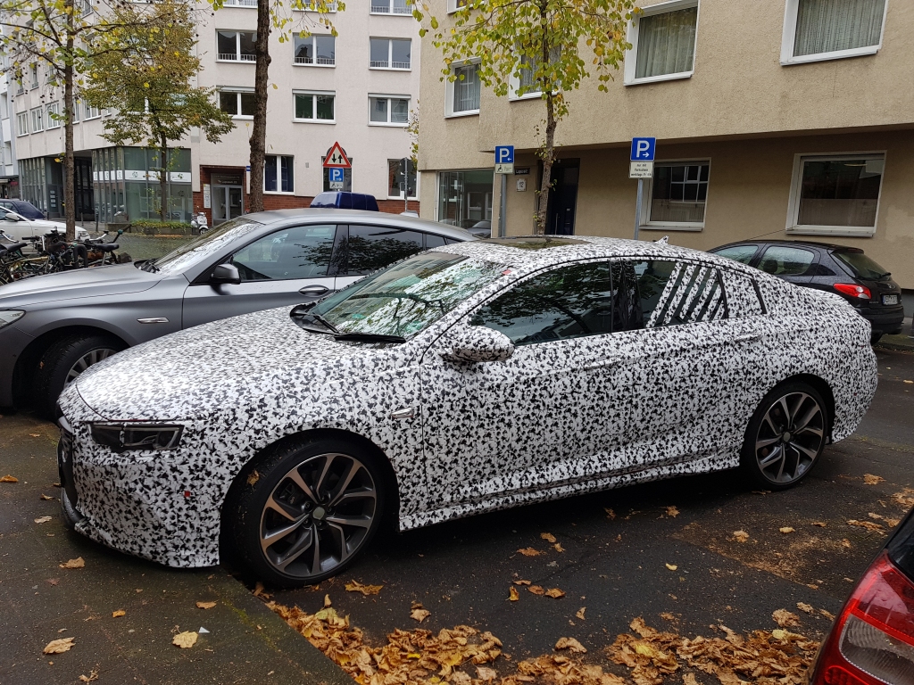 Insignia Rechtslenker Erlkönig