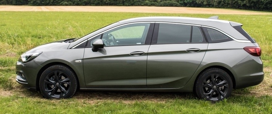 Bestellter K Sports Tourer, 1.6 T, Quarzgrau mit schwarzen Opel-Felgen (Fotomontage)