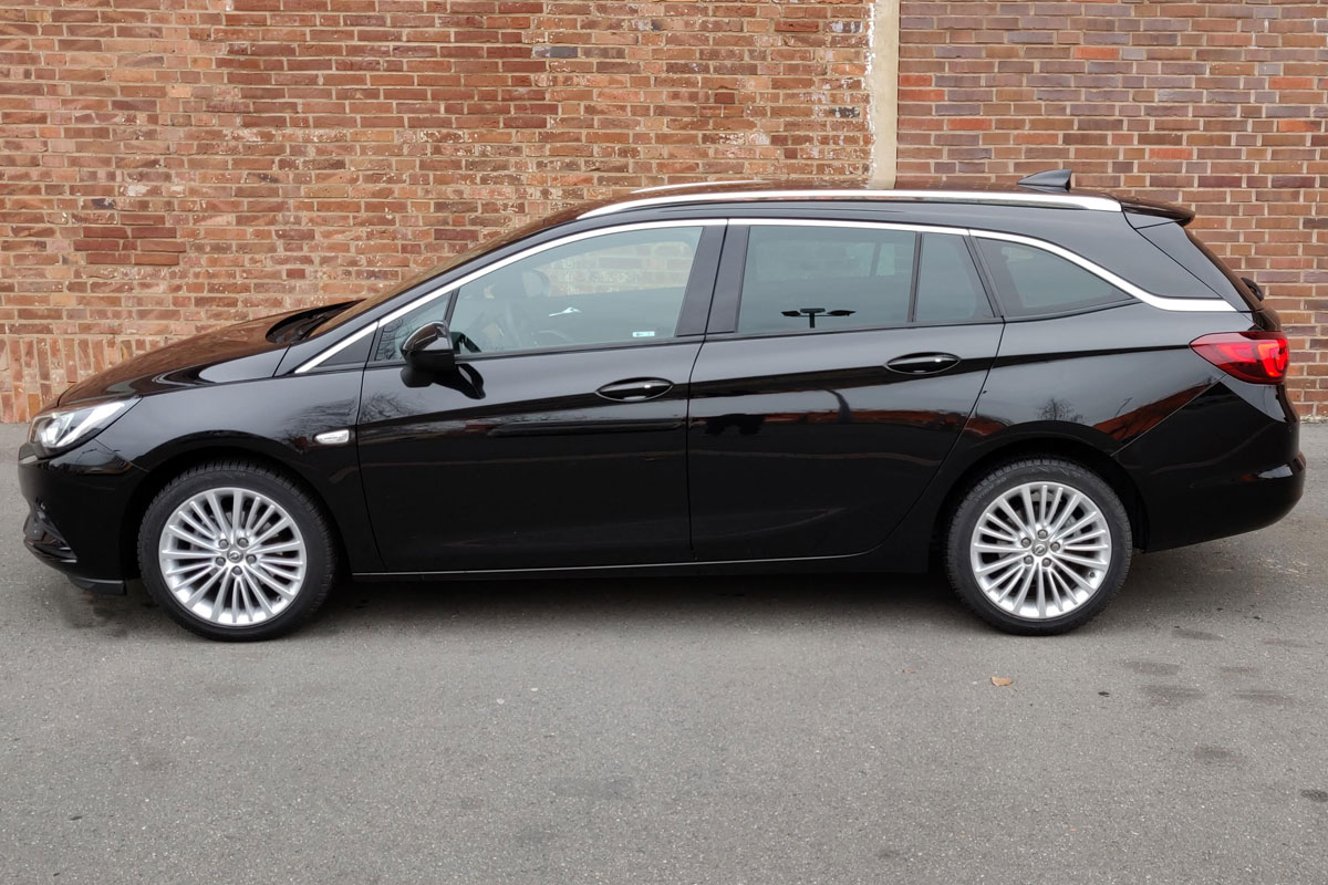 Opel Astra K Sports Tourer Onyx Schwarz