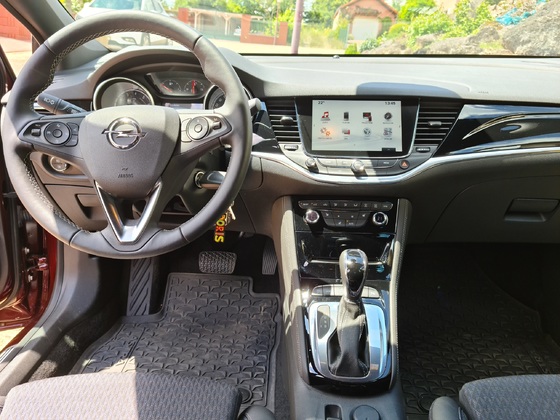 Opel Astra Innovation mit grossen Navi und Automatik