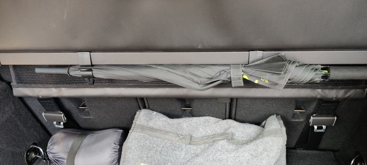 Schirmhalter für die Laderaumabdeckung