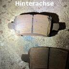 Alte Beläge hinten, sichtbar verbraucht