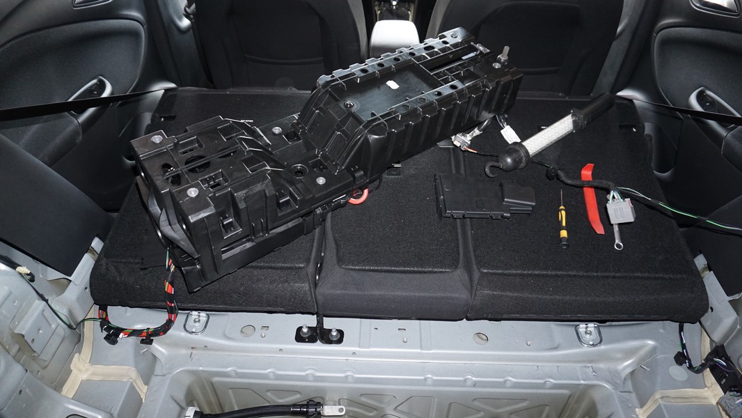 Batterie und Batteriekasten ausgebaut Opel Astra K Forum